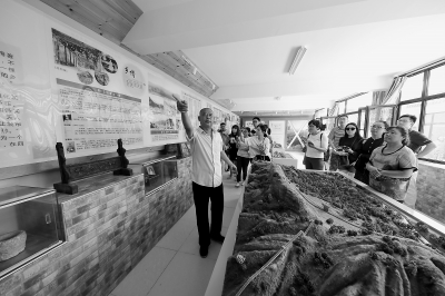 密云區(qū)古北口鎮(zhèn)河西村鄉(xiāng)情村史館，主要功能定位為歷史人文，展室以鄉(xiāng)愁為切入點，展現(xiàn)河西村古老悠久的歷史文化，蒸蒸日上的村落狀態(tài)，樸實敦厚的民風民俗，生生不息的文化傳承。本報記者 方非攝