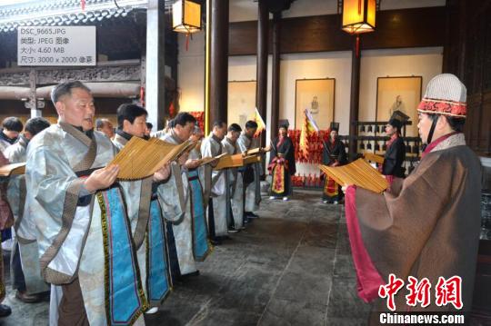 韓國朱子后裔一行誦讀朱子家訓(xùn)，品味先賢的智慧哲思?！〕绦碌?攝