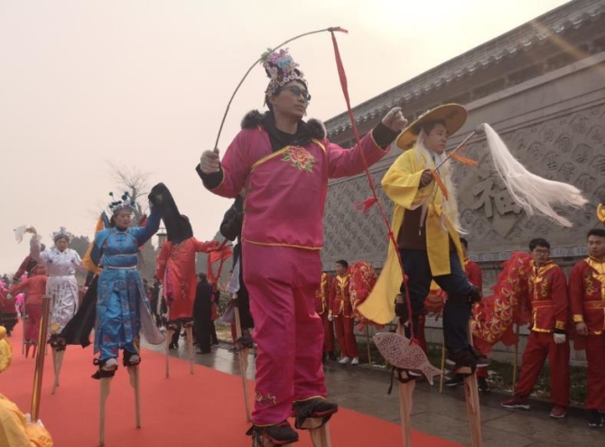 中國百家姓圖騰展落戶濟(jì)南郭店虞山公園