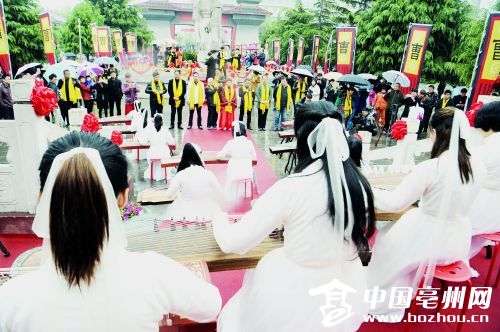 祭拜現(xiàn)場 張延林 攝